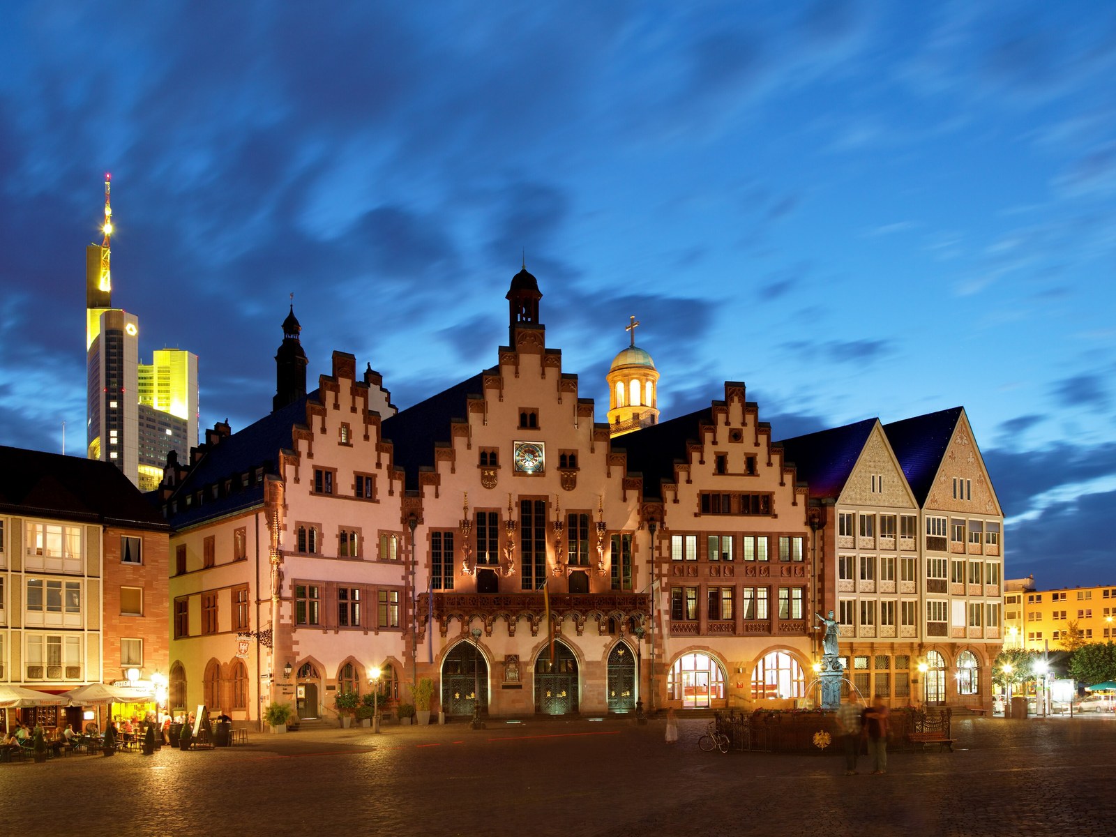 Frankfurt Römerberg with old town
